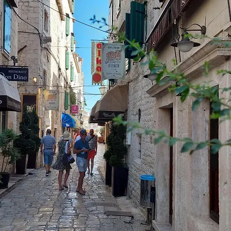 Old Town 아파트